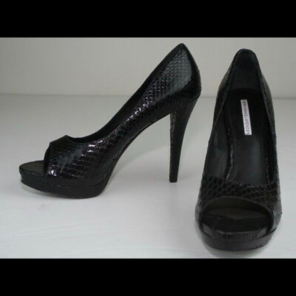 Vera Wang Lavender brand LeatherPlatform Heels 7.0